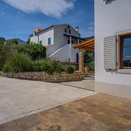 Valerie With Pool And Sea View *