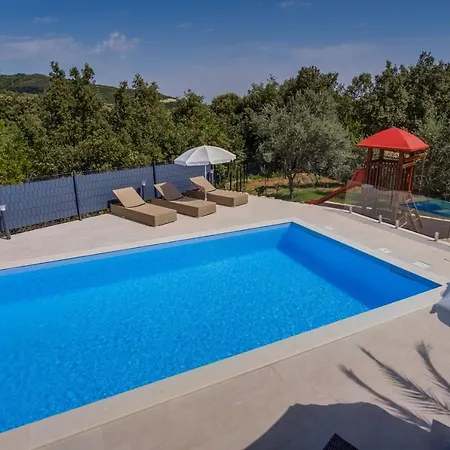 Valerie With Pool And Sea View *