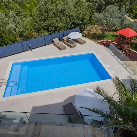 别墅 Valerie With Pool And Sea View