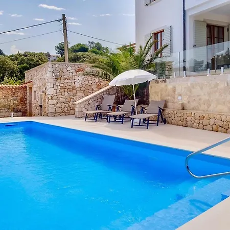 Villa Valerie With Pool And Sea View *